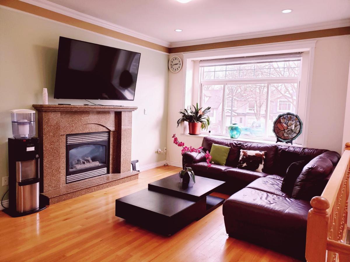 Lisa'S Lovely Little House Vancouver Esterno foto